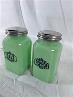 Jadiete Salt & Pepper Shaker