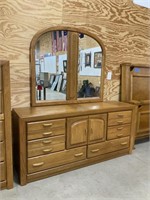 65x70x18 Oak Dresser w/ Mirror PU ONLY