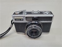 1966 Fujica Compact 35 camera vtg