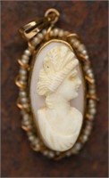 Vintage 10K Gold Cameo Pendant - 2.08g