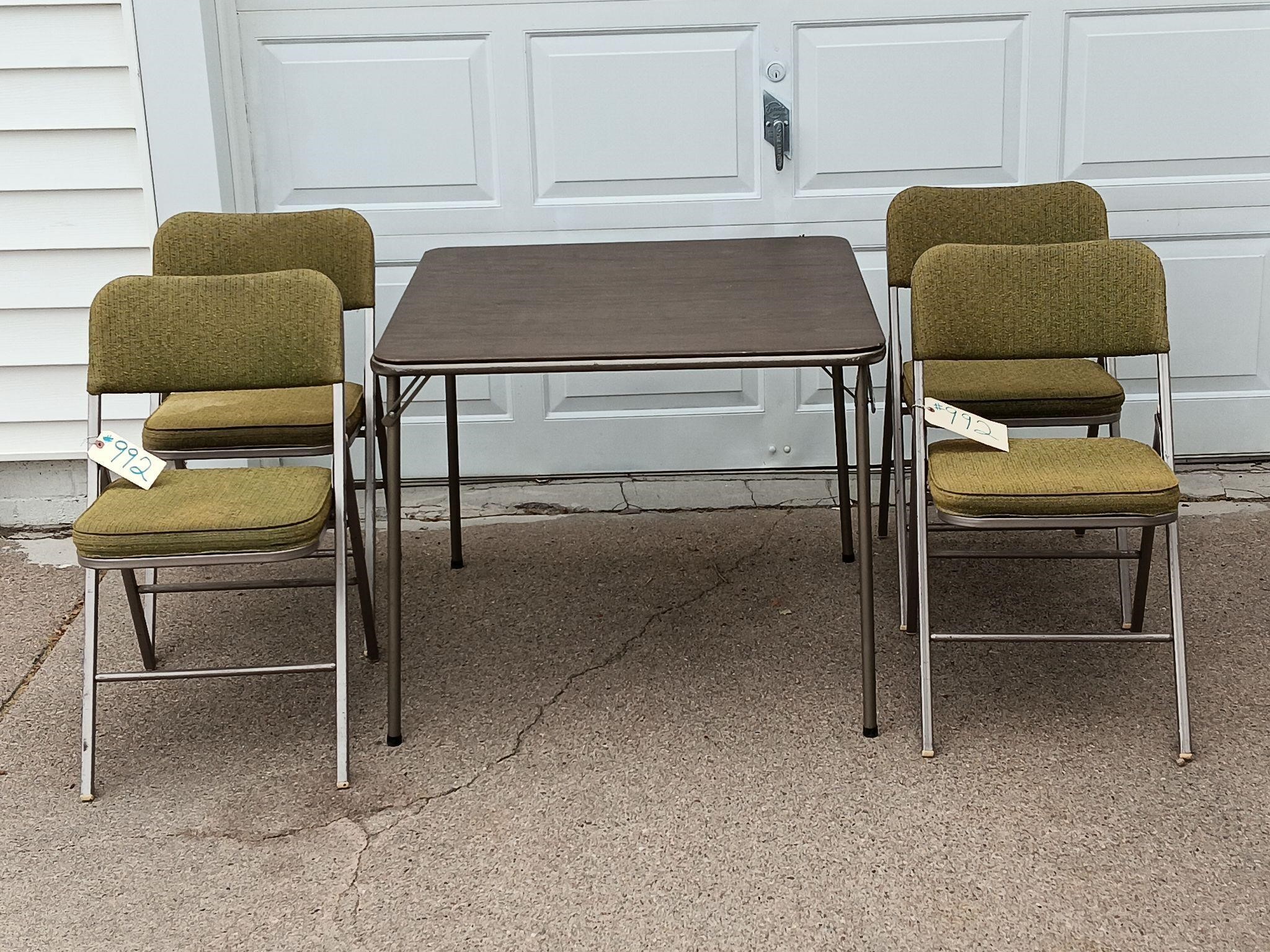 Samsonite Card Table With 4 Chairs.