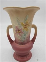 HULL USA 402-8 1/2 POTTERY VASE 8.5 INCHES TALL