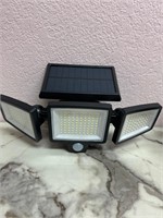 Solar floodlight