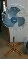 Tall White Duracraft Oscillating Floor Fan
