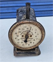 ANTIQUE COLUMBIA FAMILY METAL SCALE