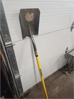 square nose shovel w/fiberglass handle