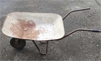 Wheelbarrow with solid rubber tire