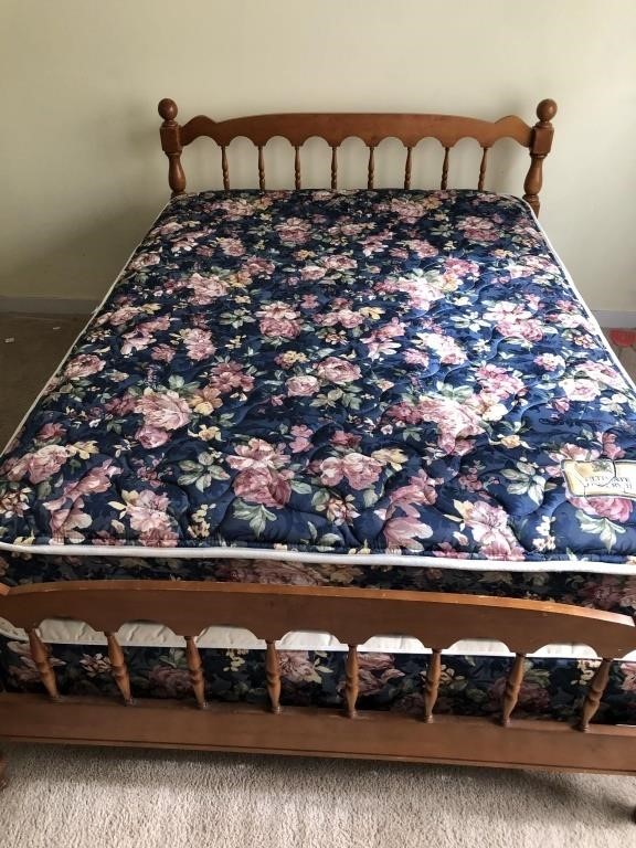 Full size bed w/head & foot boards