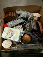 Box of picture frames and plastic beads