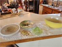 Vintage Kitchen. Pyrex. Green Glass juicer