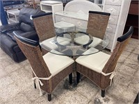 45" RD GLASSTOP TABLE W/ 4 WICKER CUSHION CHAIRS