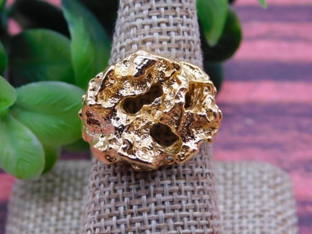 GOLD TONE RING