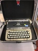 SCM smith corona classic typewriter with case