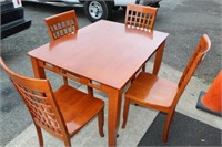 5pc Table w/ 4 lattice back chairs