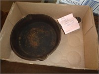 #6 OZARK TRAIL CAST IRON 8" SKILLET