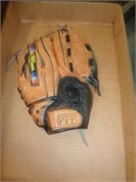 WILSON GLOVE