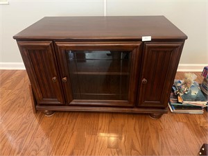 WOODEN TV STAND CABINET