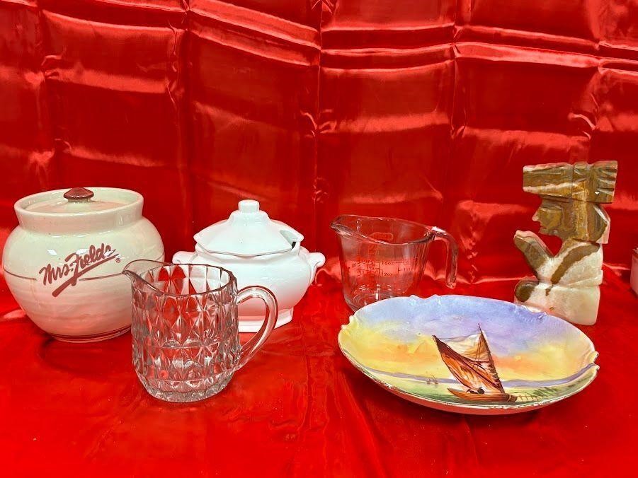 Vintage glassware/decor lot