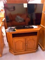 Vizio 40" Flat Screen TV & Oak Corner TV Cabinet