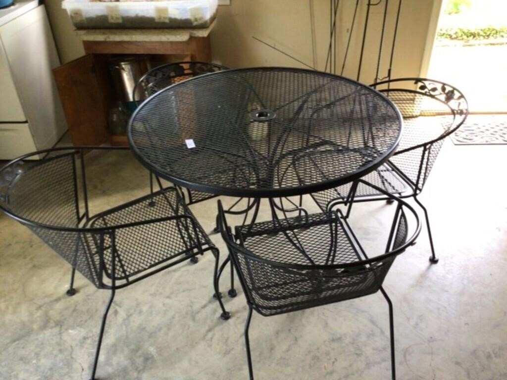 Patio table 42 in and 4 chairs