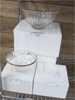 4 MIKASA CRYSTAL GOLD RIM BOWLS IN THE BOXES.