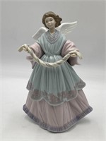 Lladro Porcelain Figurine Joyful Offering Angel