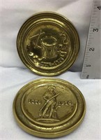 D1) TWO VINTAGE BICENTENNIAL BRASS MEDALLIONS