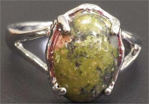 Size 10 green stone ring