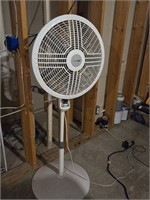 Oscillating pedestal fan