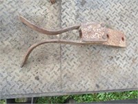 *ELLSWORTH* Farmall M  Narrow front mud scraper