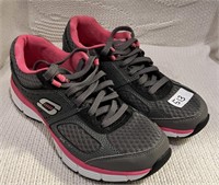 New Skechers Tennis Shoes