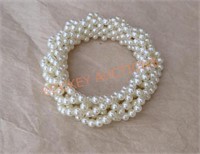 Vintage faux pearl elastic bracelet