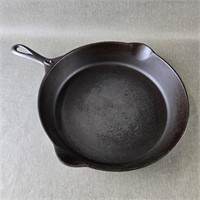 Lodge #9 Cast Iron Skillet