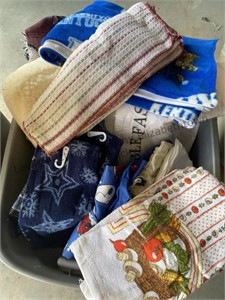 Tote with spreads,pot holders, dishcloths and