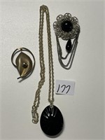 GREAT LOOKING LOT OF COSTUME JEWELRY NECKLACES/