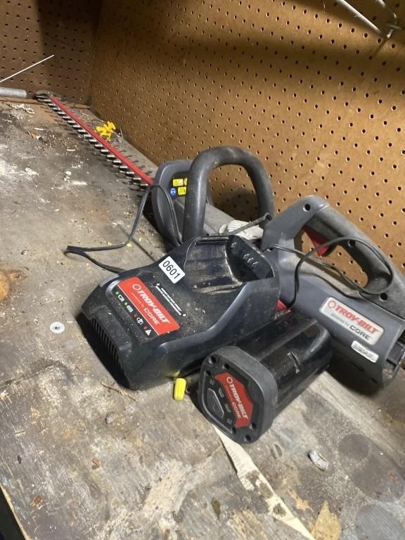 Troy-bilt hedge trimmer with charger but will