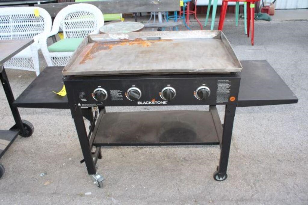 Blackstone Propane Grill on Casters