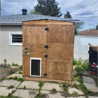 O417 Large dog house/small shed