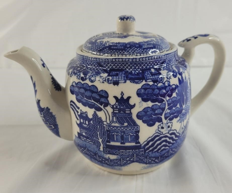 Blue Willow House of Japan teapot