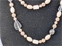 HOWLITE & CRYSTAL NECKLACE