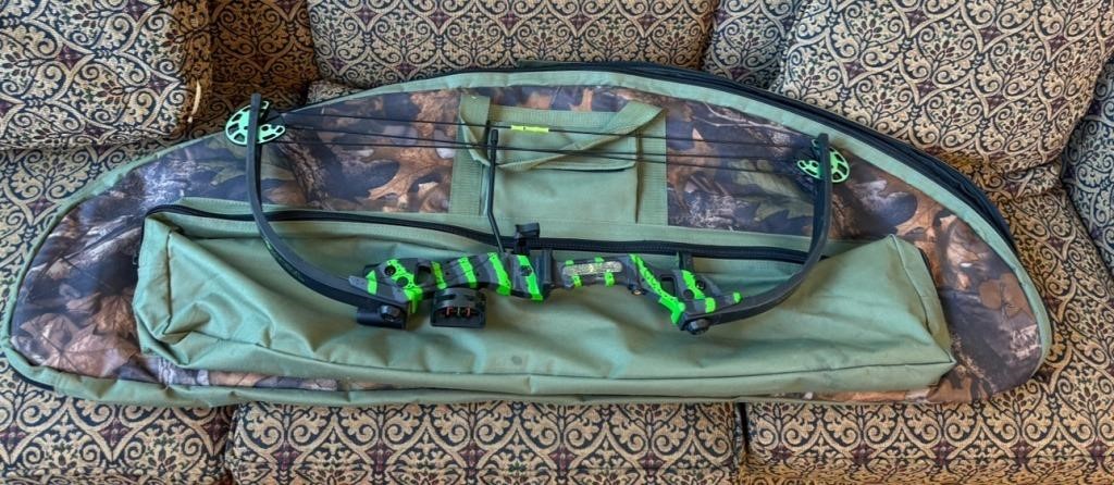 TomCat  2  Childs Bow with Case ( NO SHIPPING)