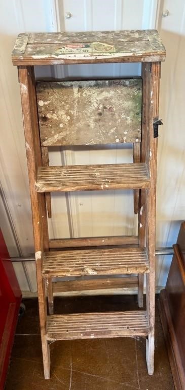 Wood Ladder ( NO SHIPPING)