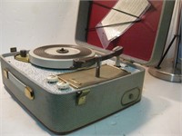 VINTAGE PORTABLE RECORD PLAYER SOUNDSONG SP400