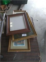Stack of picture frames/wall hangings