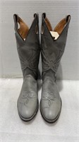Size 8.5 B cowboy boot