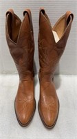 Size 8B cowboy boot