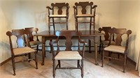 WILLETT Dining Room Table and Chairs