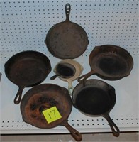 Lot of 7 cast iron skillets