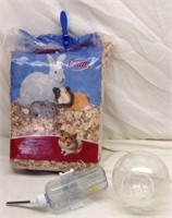 D4). CEDAR CRITTER BEDDING, WATER BOTTLE,