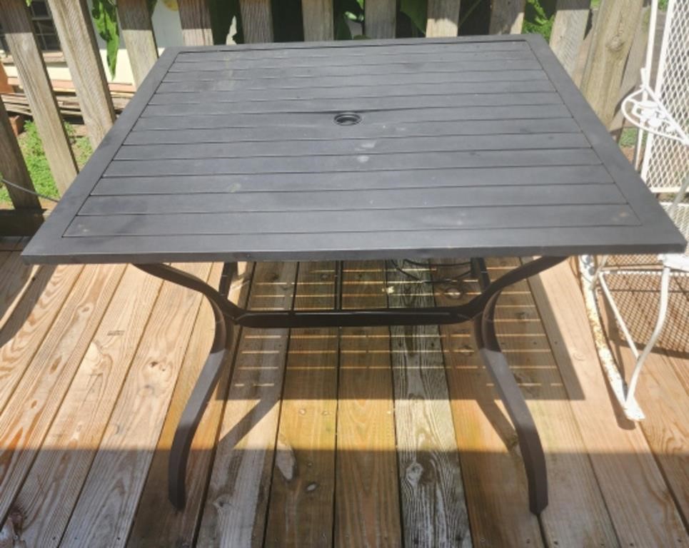 37x26x37 black patio table